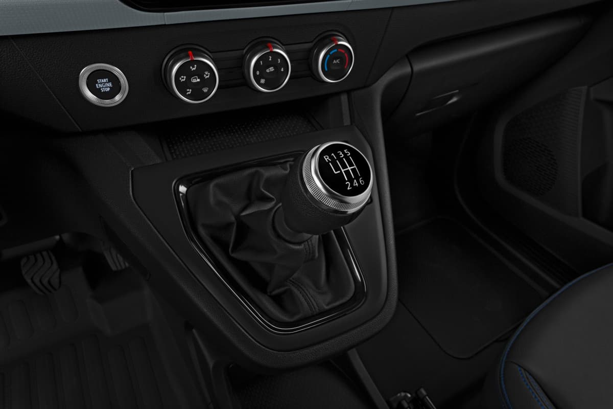 Schaltknüppel eines Nissan Townstar Kastenwagen