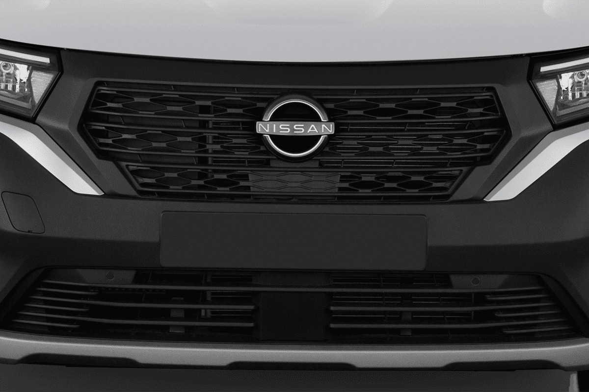 Kühlergrill eines Nissan Townstar Kastenwagen