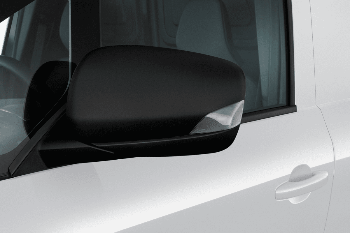 Rückspiegel eines Nissan Townstar Kastenwagen