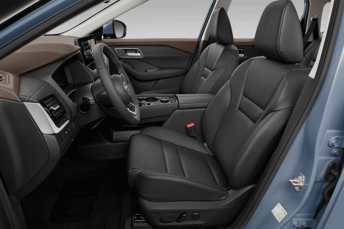 Vordersitze eines Nissan X-Trail e-Power