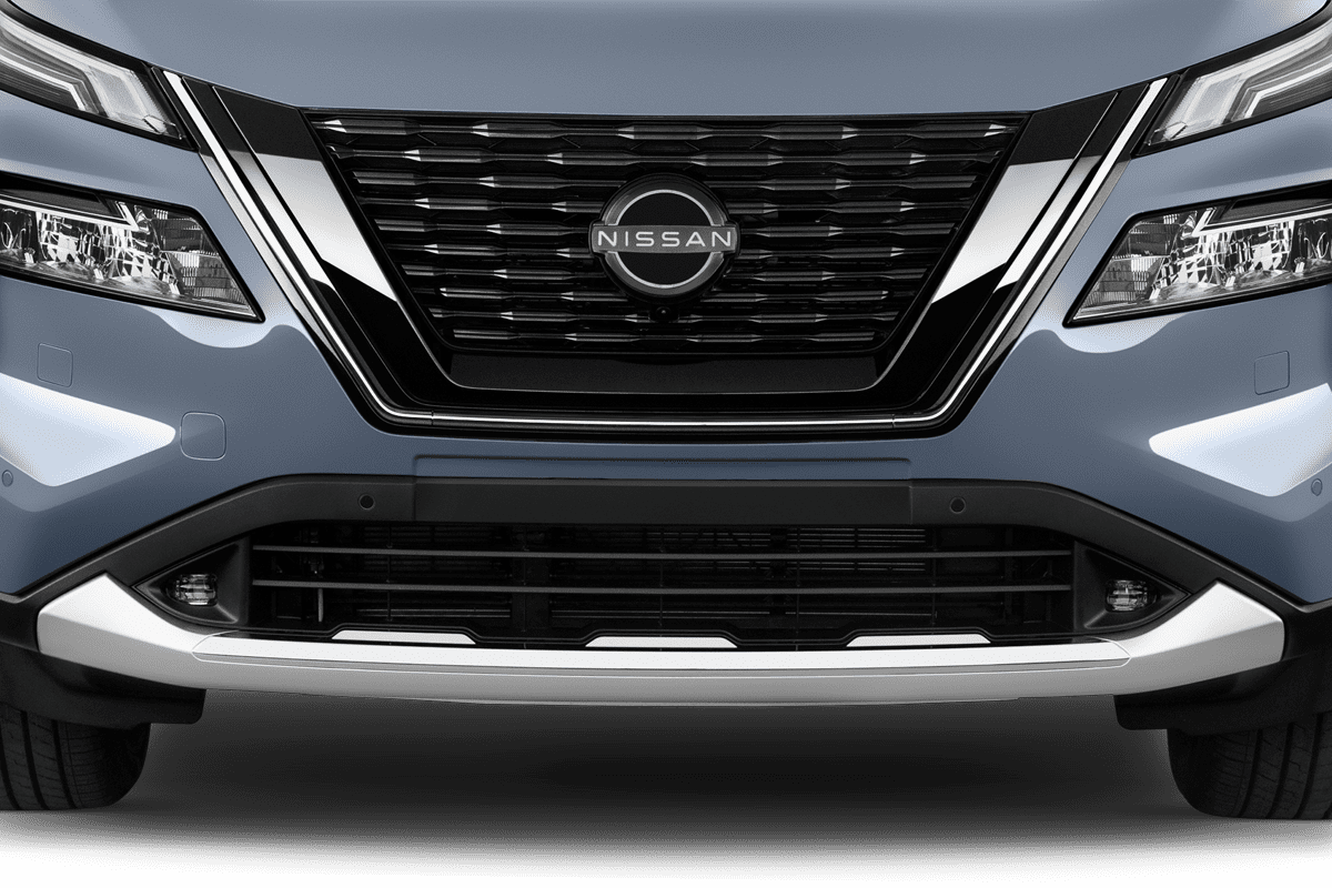 Kühlergrill eines Nissan X-Trail e-Power