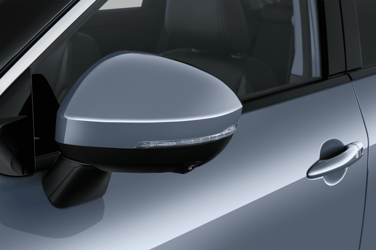 Rückspiegel eines Nissan X-Trail e-Power