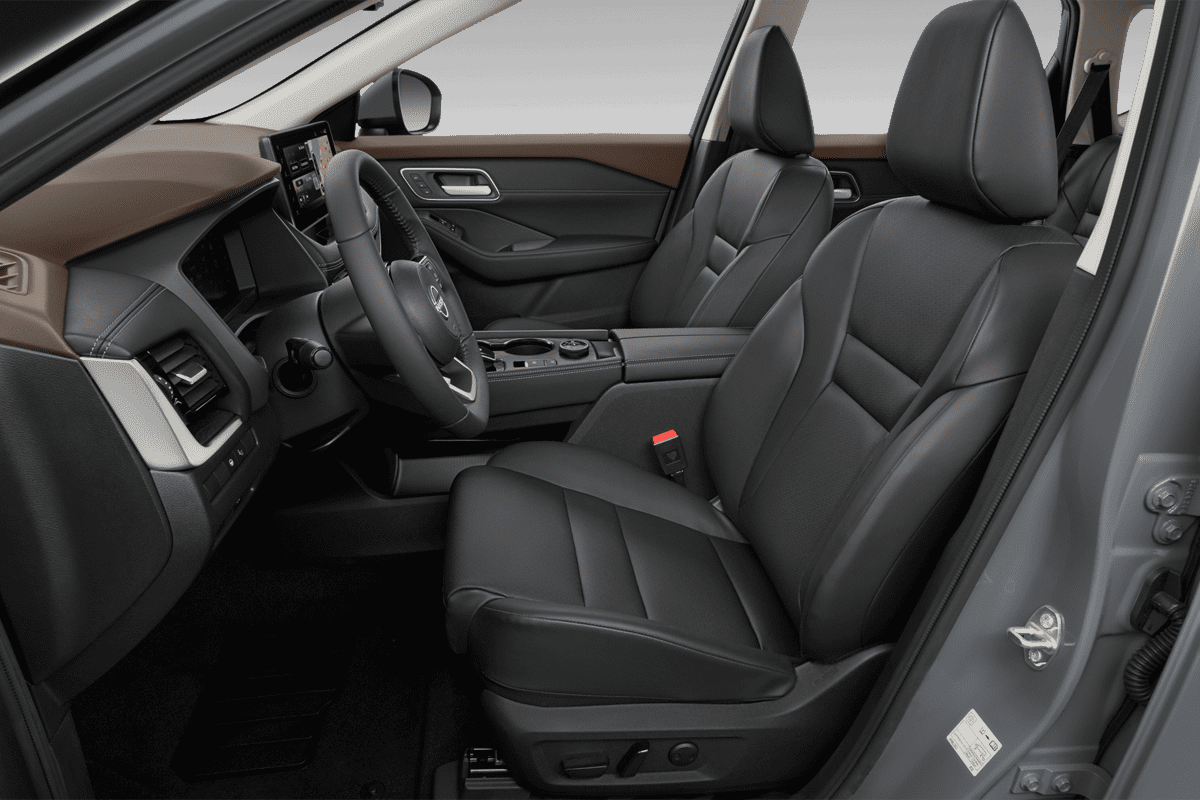 Vordersitze eines Nissan X-Trail