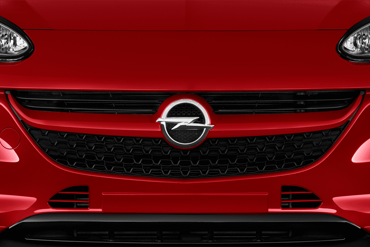 Kühlergrill eines Opel Adam