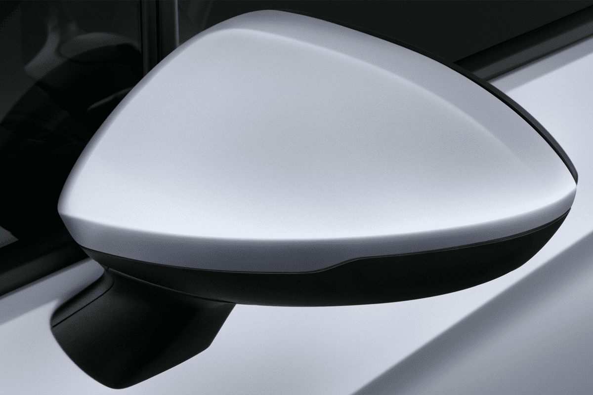 Rückspiegel eines Opel Astra Sports Tourer Active