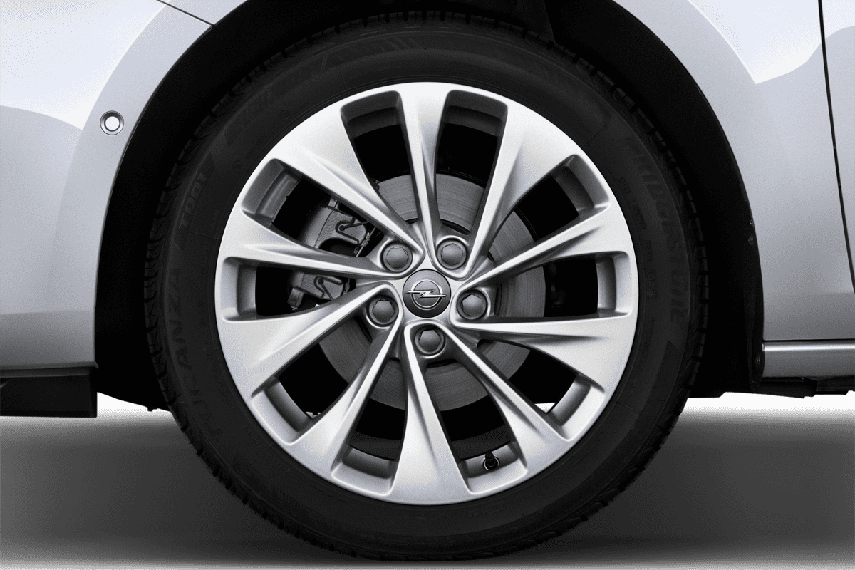 Radkappe oder Felge eines Opel Astra Sports Tourer Active