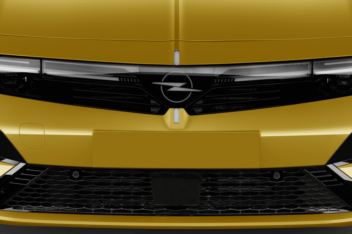 Kühlergrill eines Opel Astra 