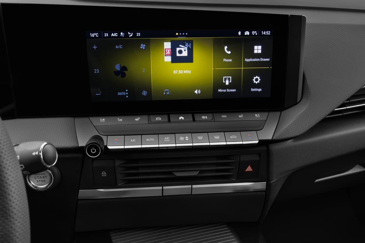 Mittelkonsole eines Opel Astra Plug-in-Hybrid 