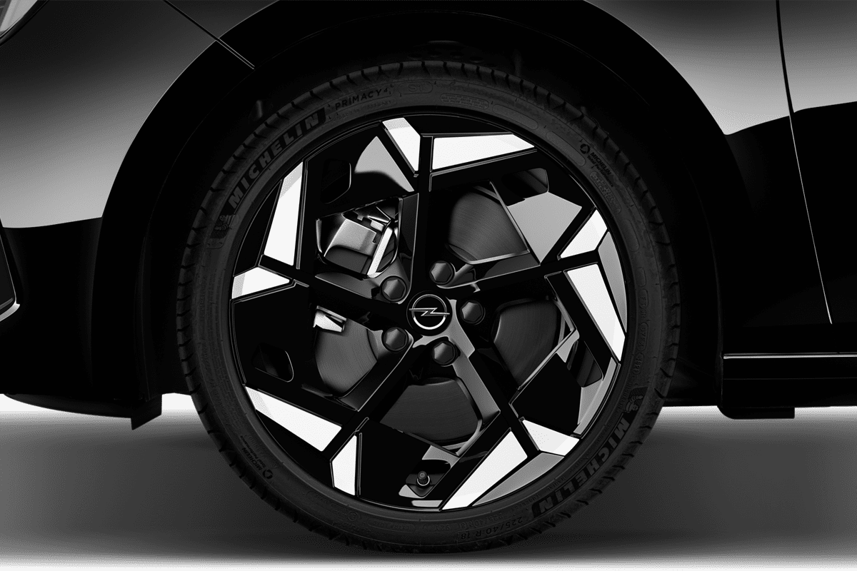 Radkappe oder Felge eines Opel Astra Plug-in-Hybrid 