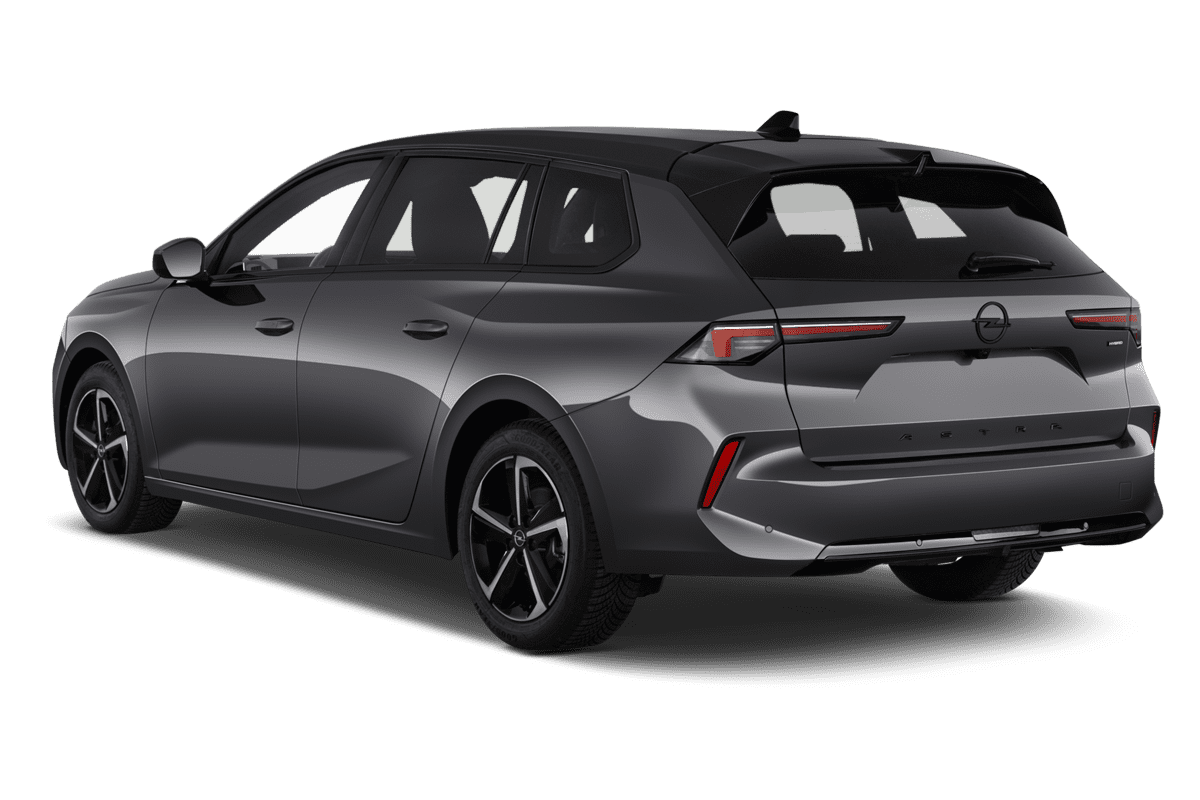 Schräge Heckansicht eines Opel Astra Sports Tourer Electric, freigestellt