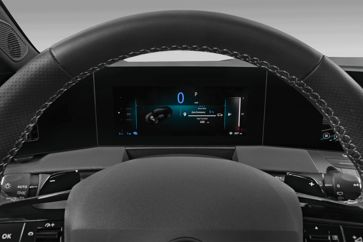 Kombiinstrument eines Opel Astra Sports Tourer Plug-in-Hybrid 