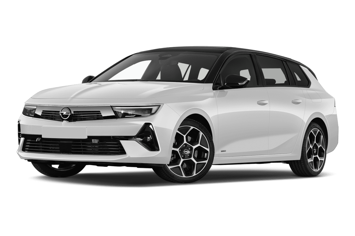 Tiefe, schräge Heckansicht eines Opel Astra Sports Tourer Plug-in-Hybrid , freigestellt