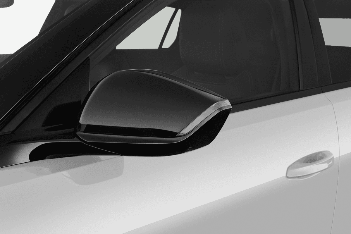 Rückspiegel eines Opel Astra Sports Tourer Plug-in-Hybrid 