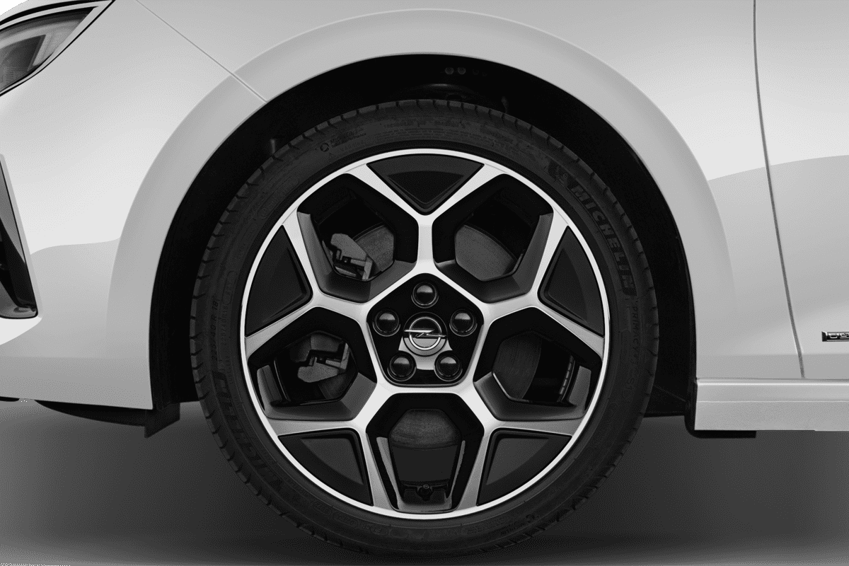 Radkappe oder Felge eines Opel Astra Sports Tourer Plug-in-Hybrid 