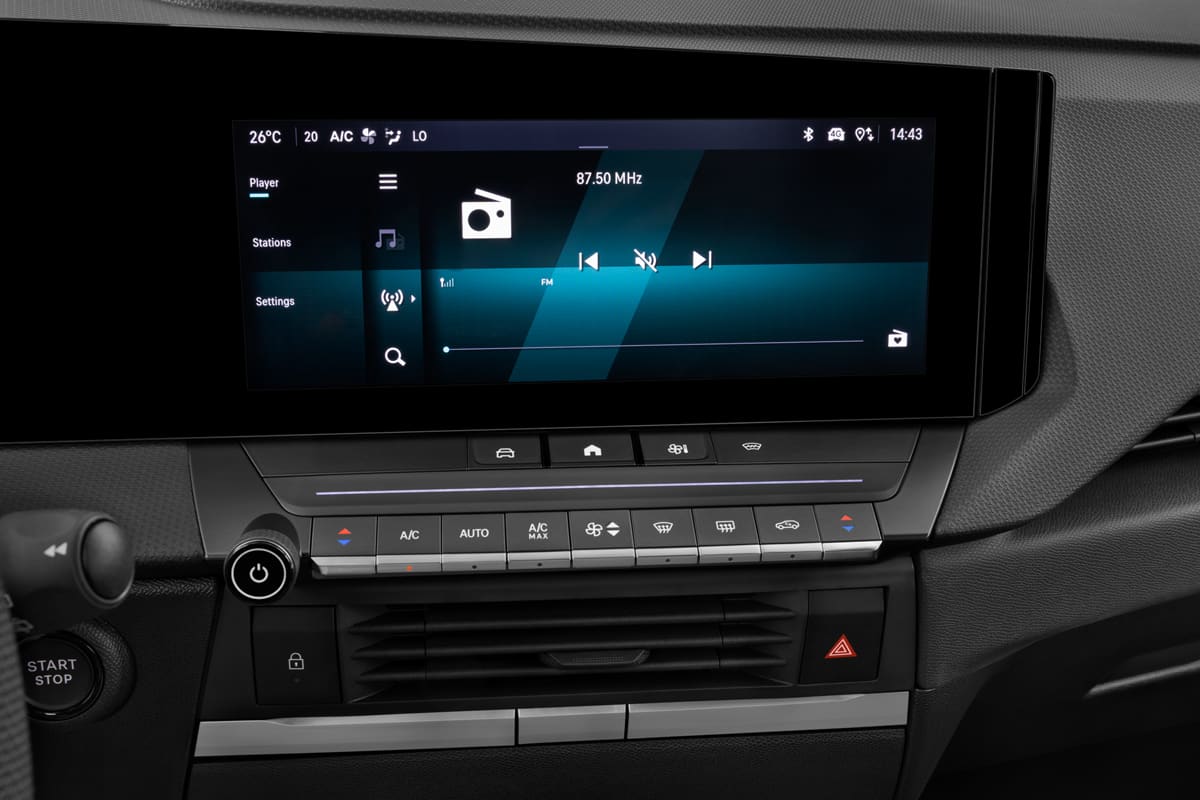 Audiosystem eines Opel Astra Sports Tourer  (KI-generiert)