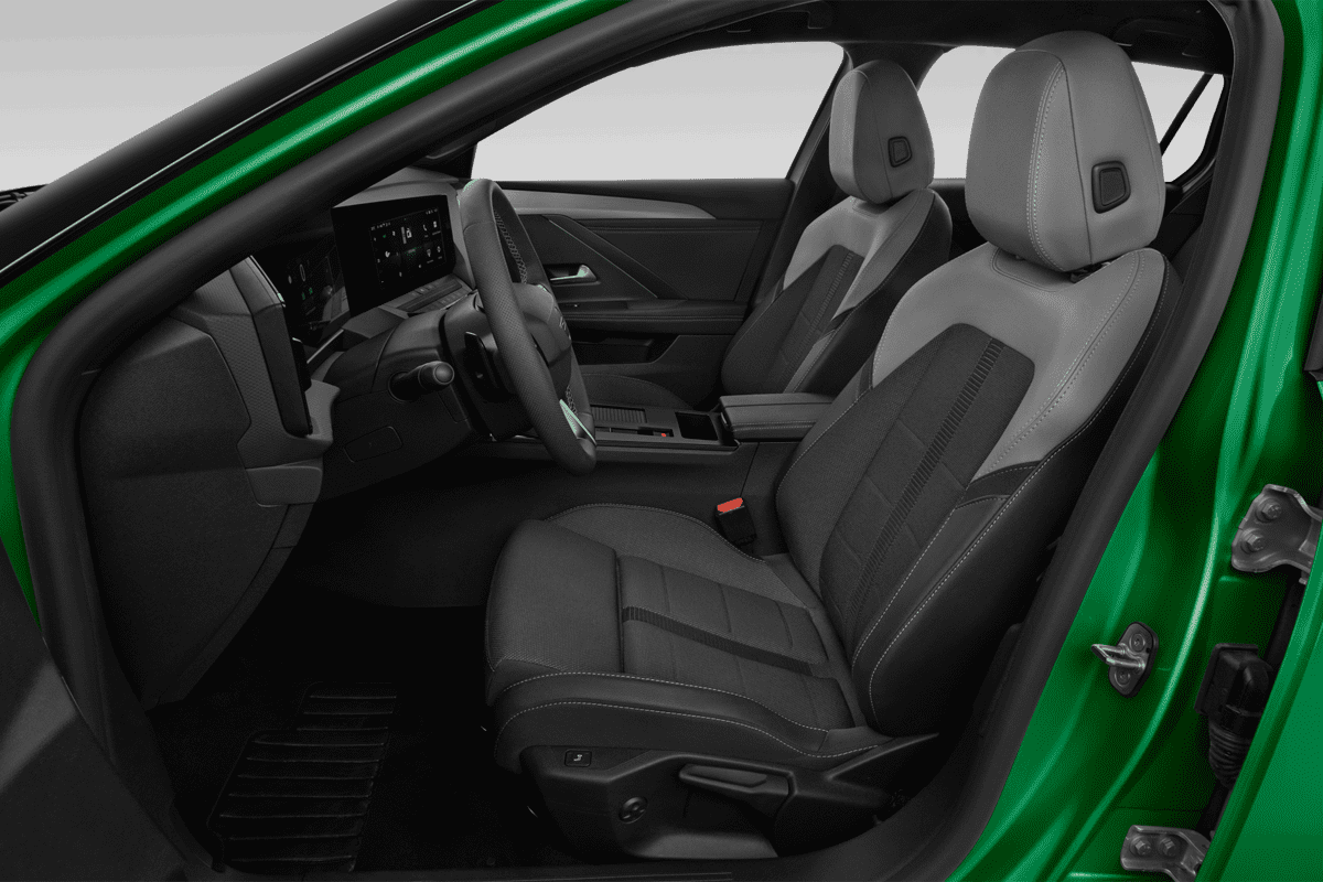 Vordersitze eines Opel Astra Sports Tourer  (KI-generiert)