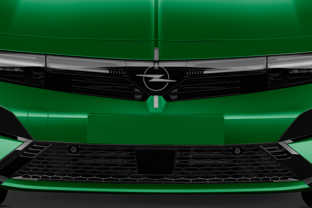Kühlergrill eines Opel Astra Sports Tourer  (KI-generiert)
