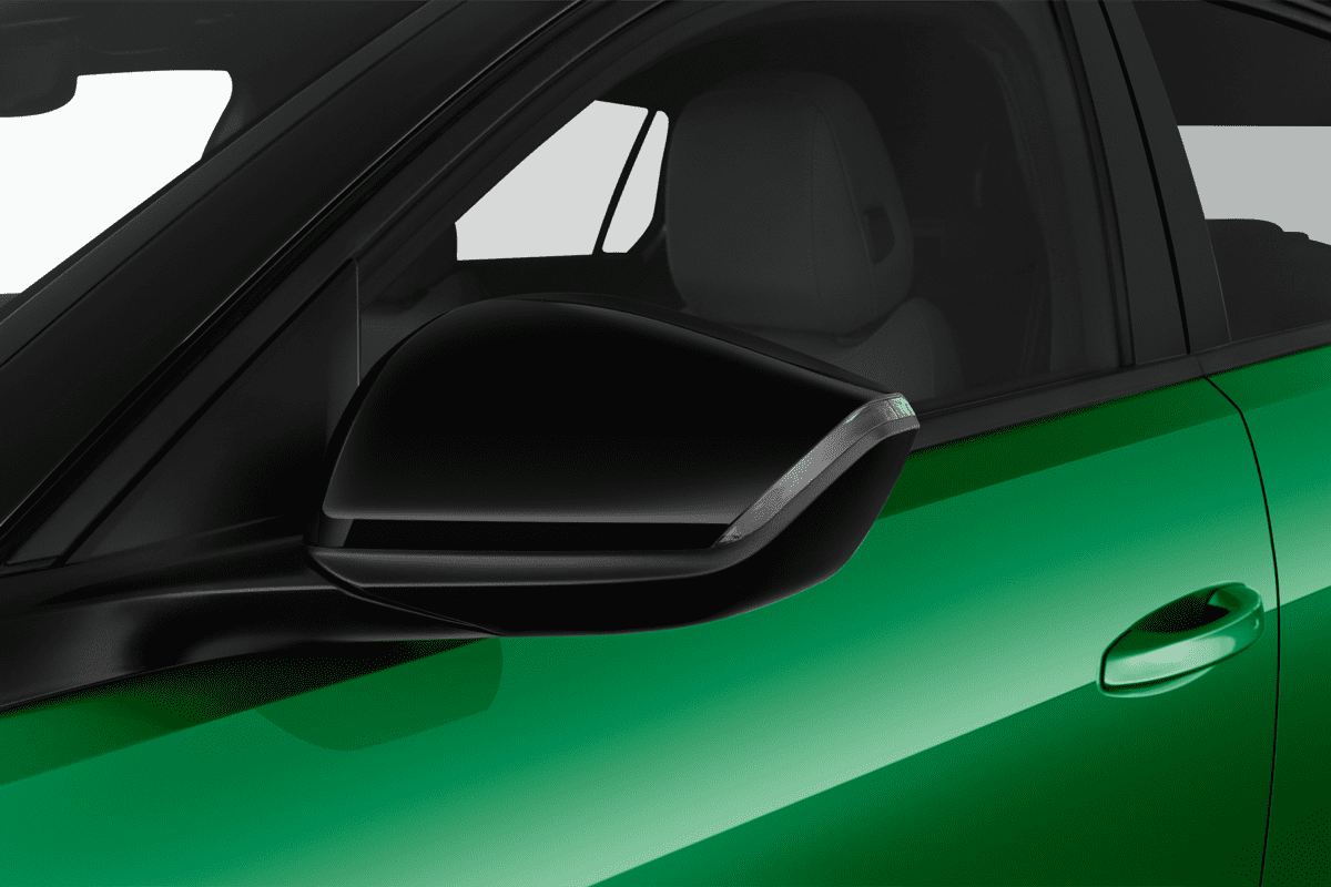 Rückspiegel eines Opel Astra Sports Tourer  (KI-generiert)