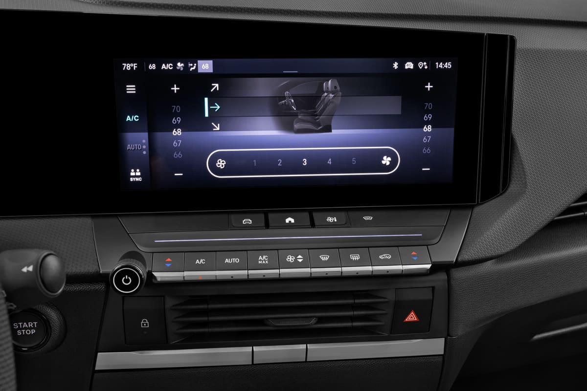 Klimasteuerung eines Opel Astra Sports Tourer  (KI-generiert)