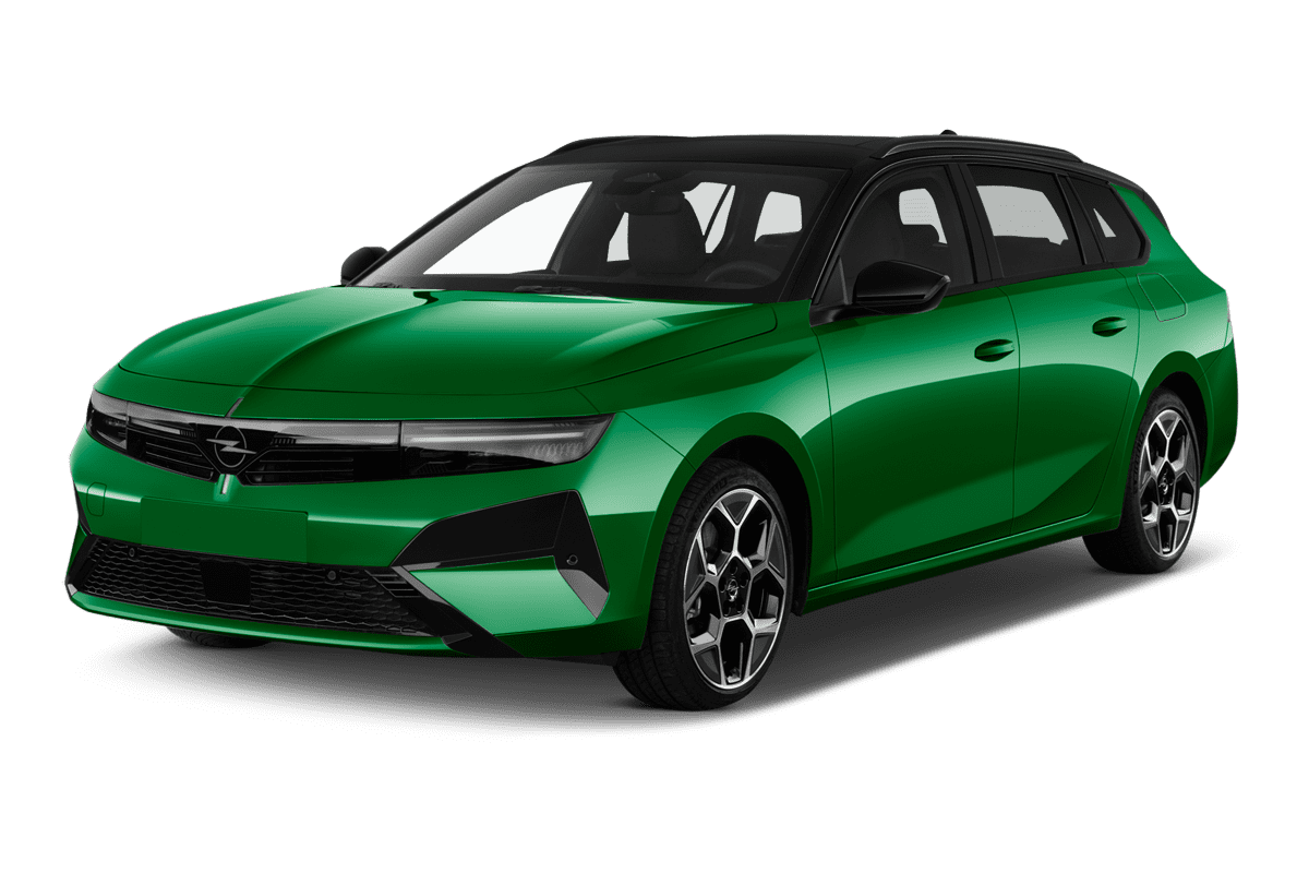 Schräge Frontansicht eines Opel Astra Sports Tourer Plug-in-Hybrid , freigestellt