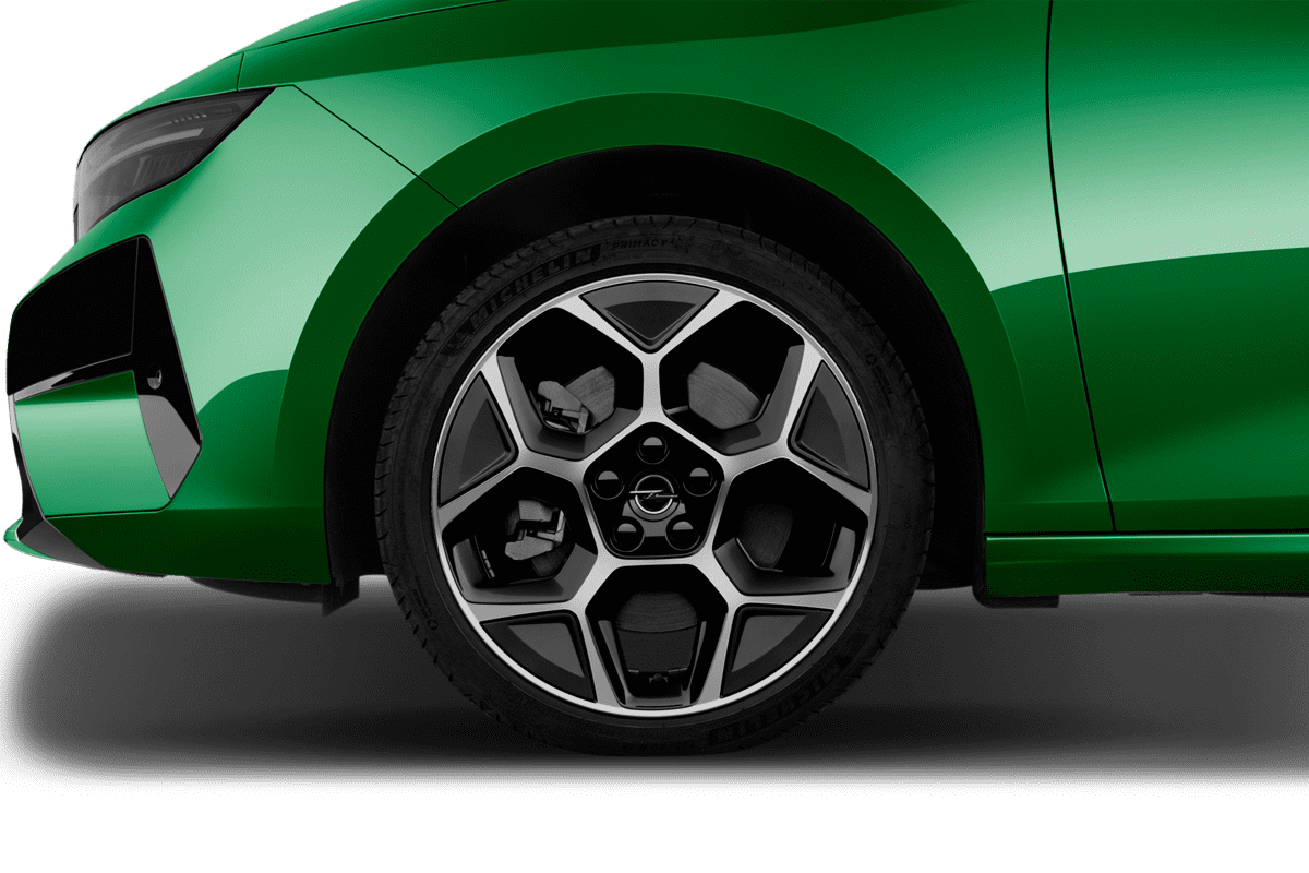 Radkappe oder Felge eines Opel Astra Sports Tourer Plug-in-Hybrid