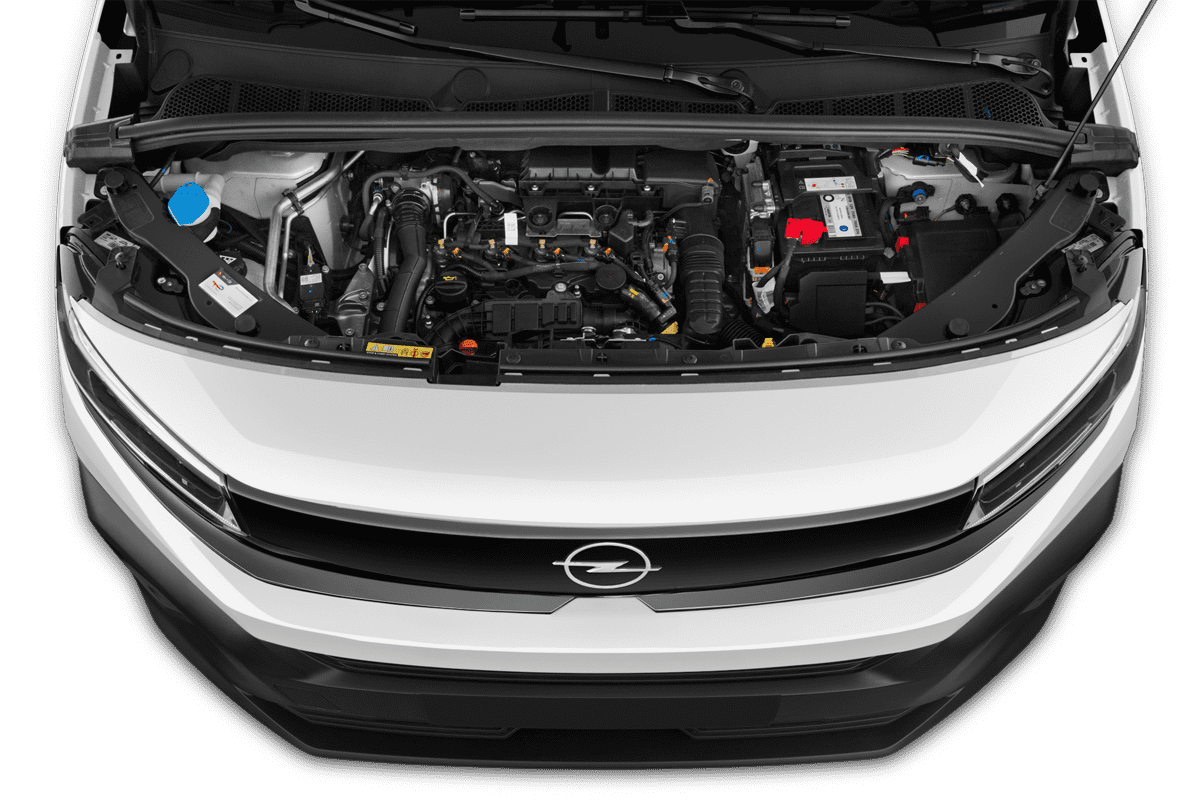 Motorraum eines Opel Combo Cargo