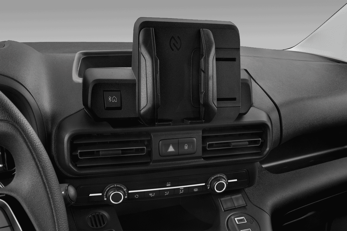 Mittelkonsole eines Opel Combo Cargo