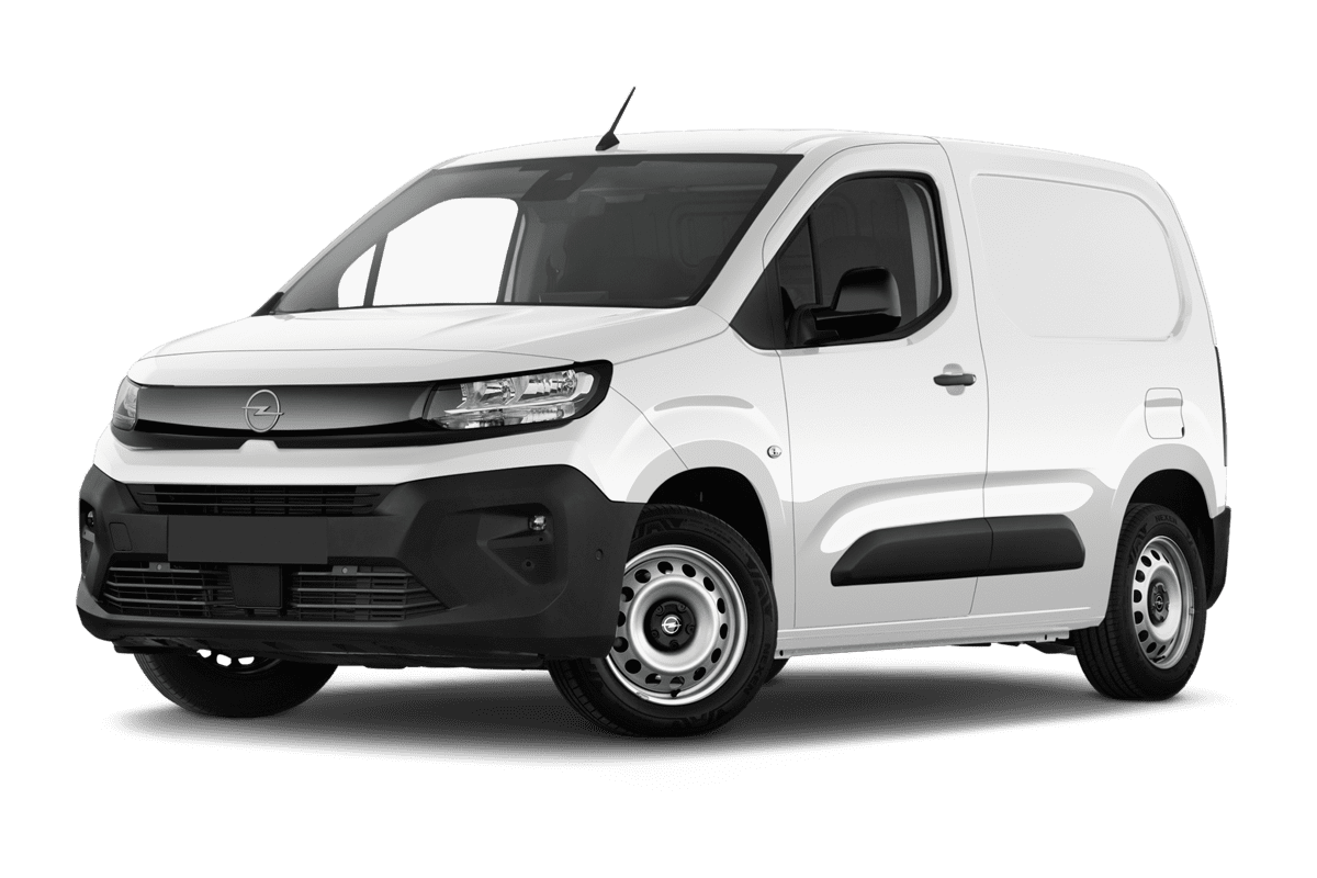 Tiefe, schräge Heckansicht eines Opel Combo Cargo, freigestellt