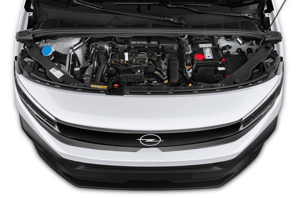 Motorraum eines Opel Combo Cargo