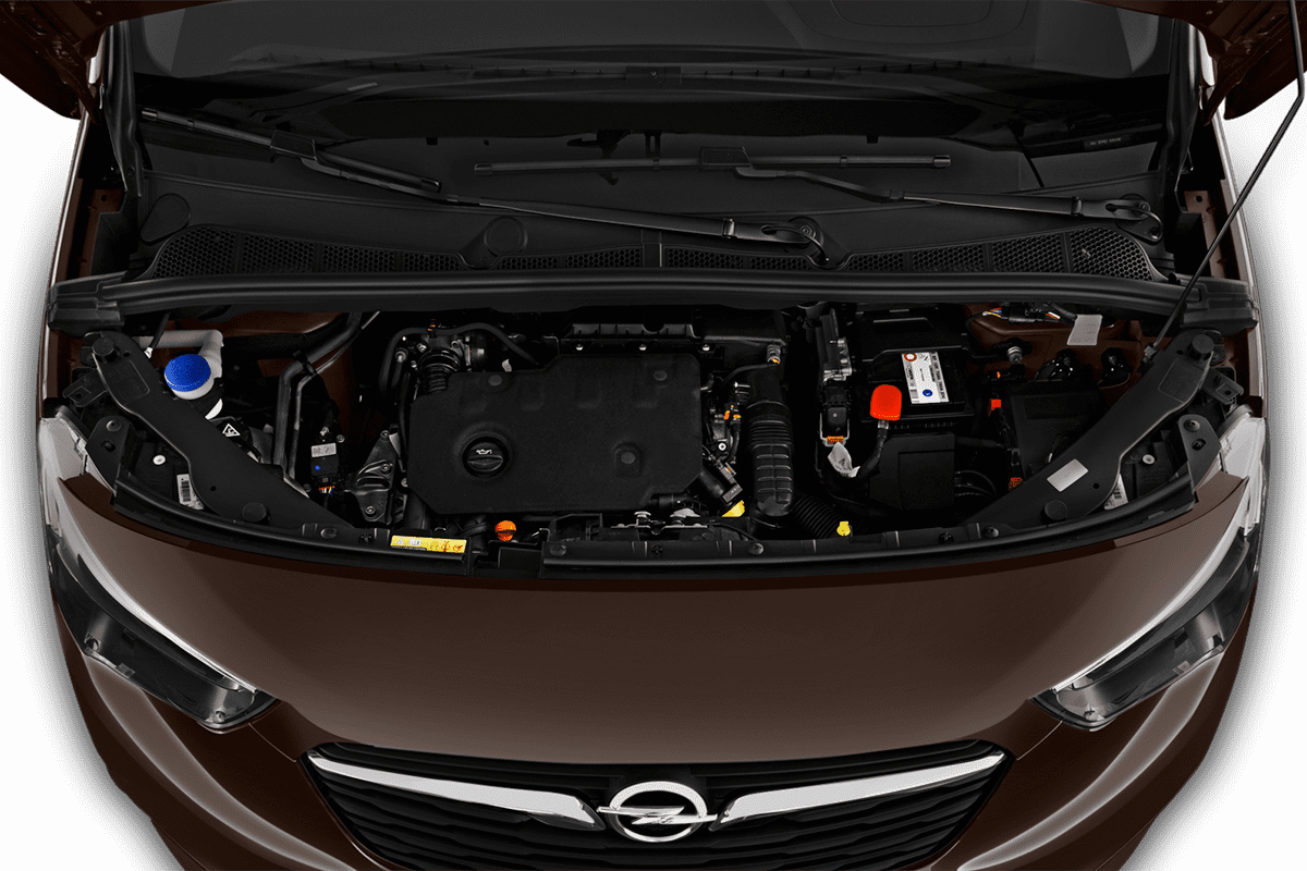 Motorraum eines Opel Combo XL