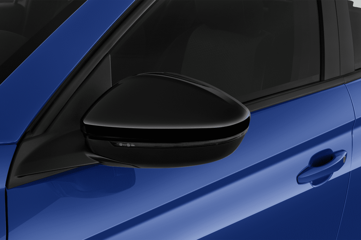 Rückspiegel eines Opel Corsa