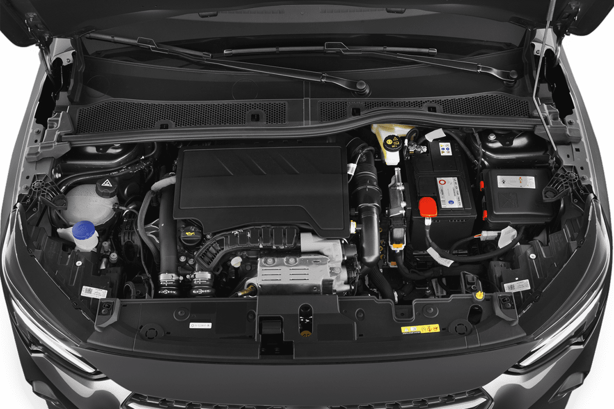 Motorraum eines Opel Corsa 40 Jahre