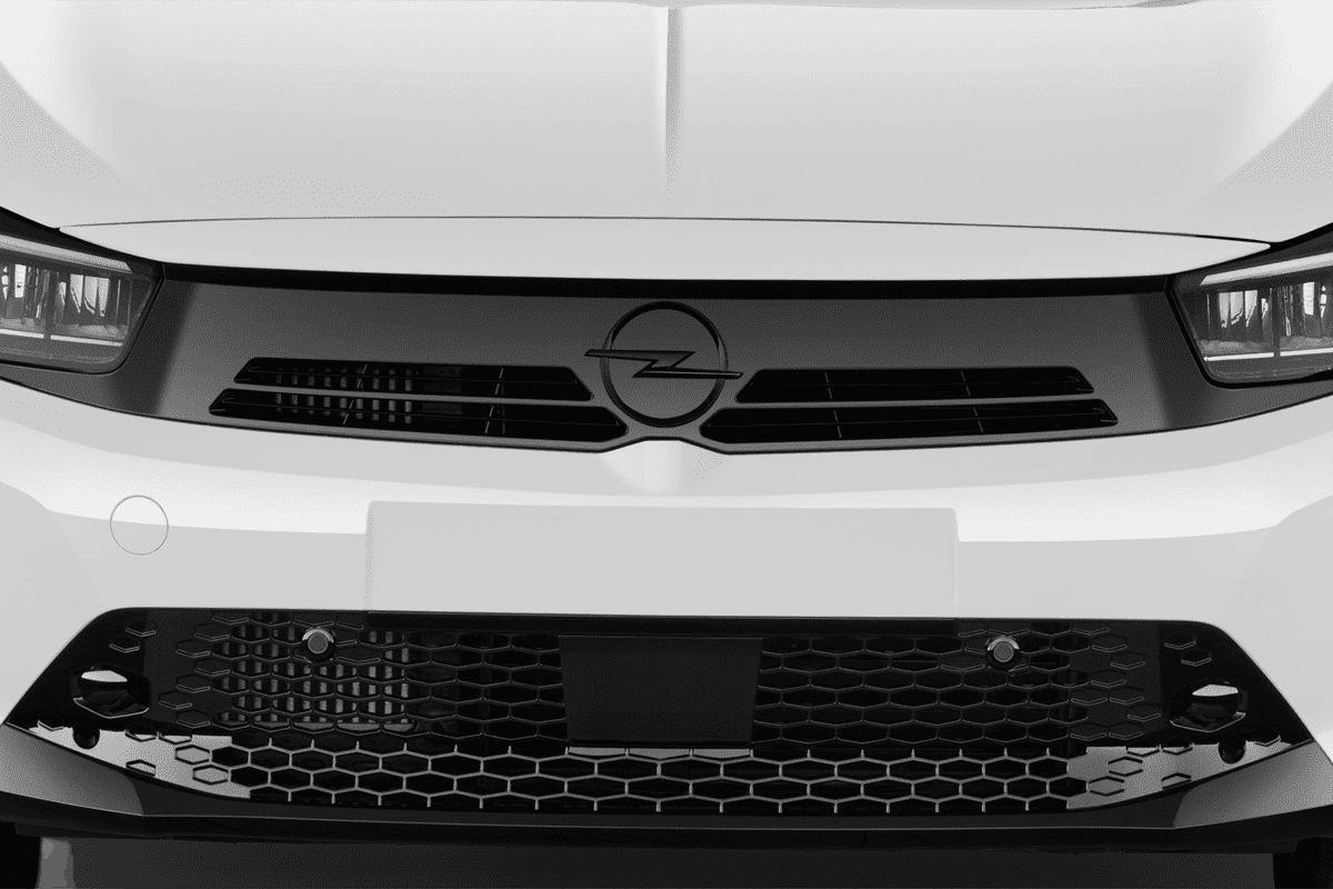 Kühlergrill eines Opel Corsa