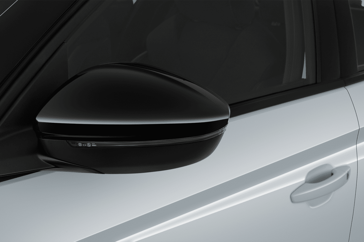 Rückspiegel eines Opel Corsa Electric