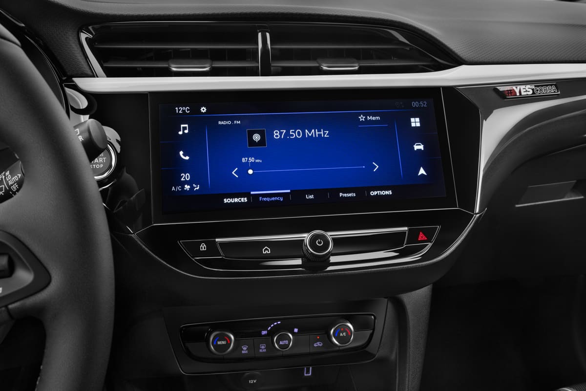 Audiosystem eines Opel Corsa Electric (KI-generiert)