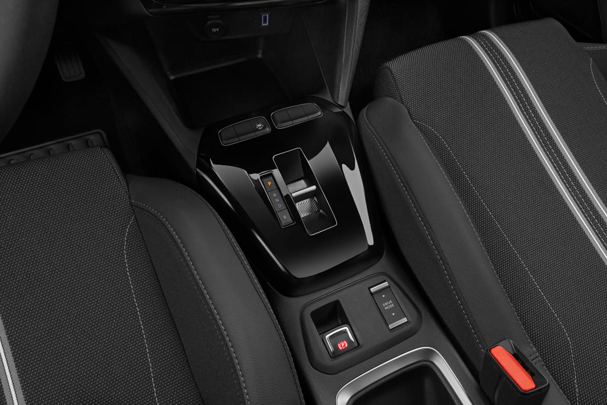 Schaltknüppel eines Opel Corsa Electric (KI-generiert)