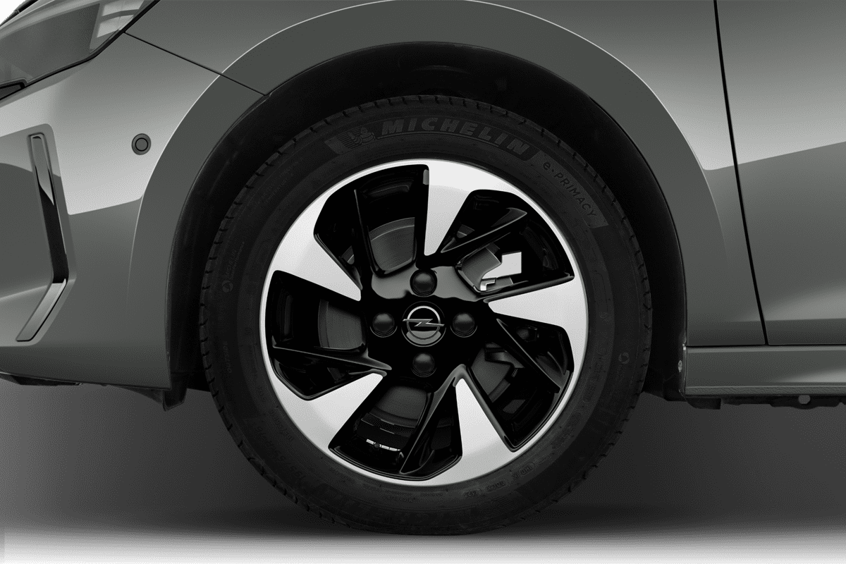 Radkappe oder Felge eines Opel Corsa Electric (KI-generiert)