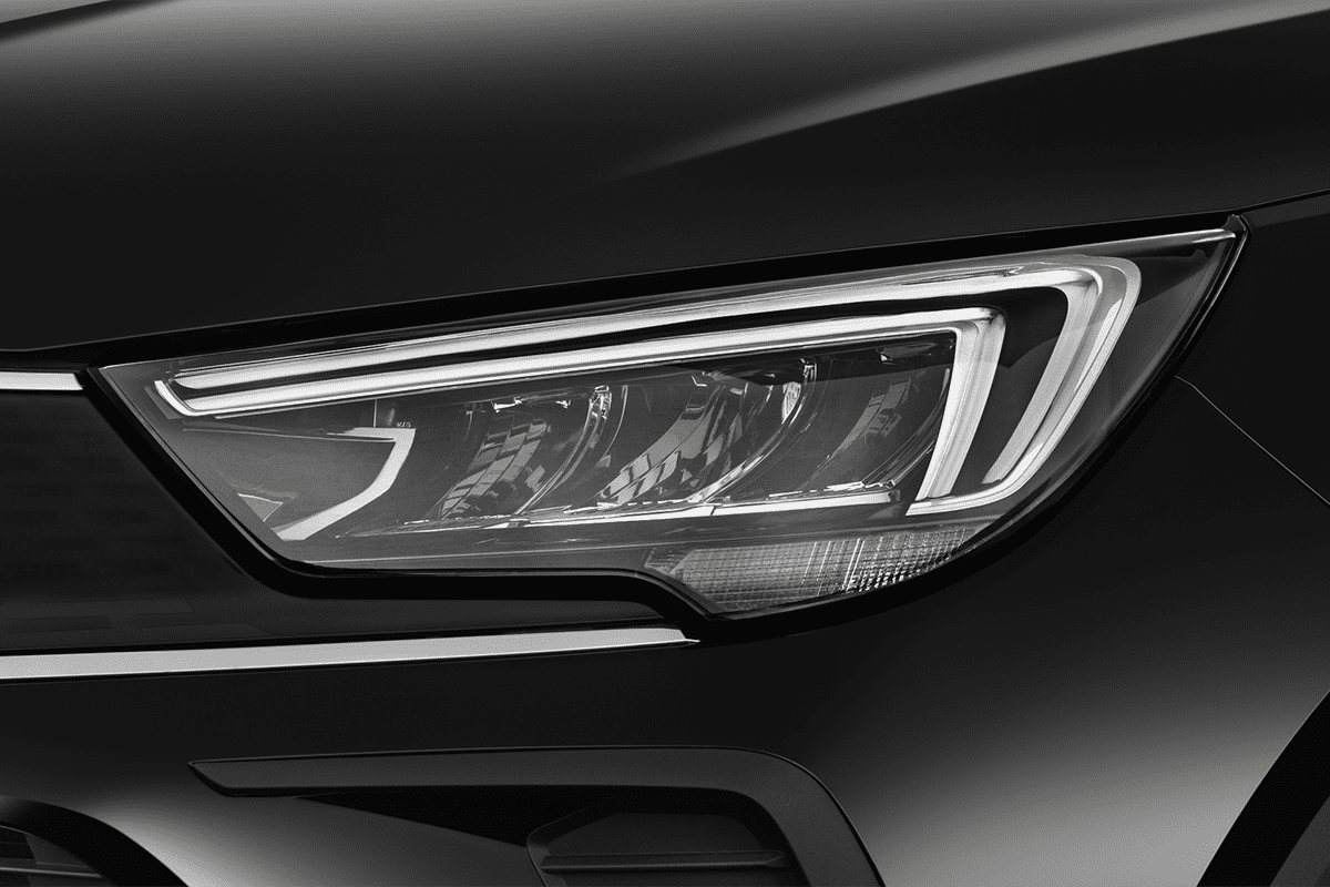 Frontscheinwerfer eines Opel Crossland