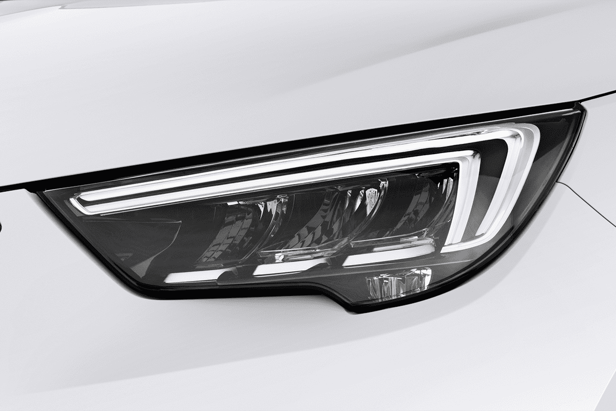 Frontscheinwerfer eines Opel Crossland X LPG