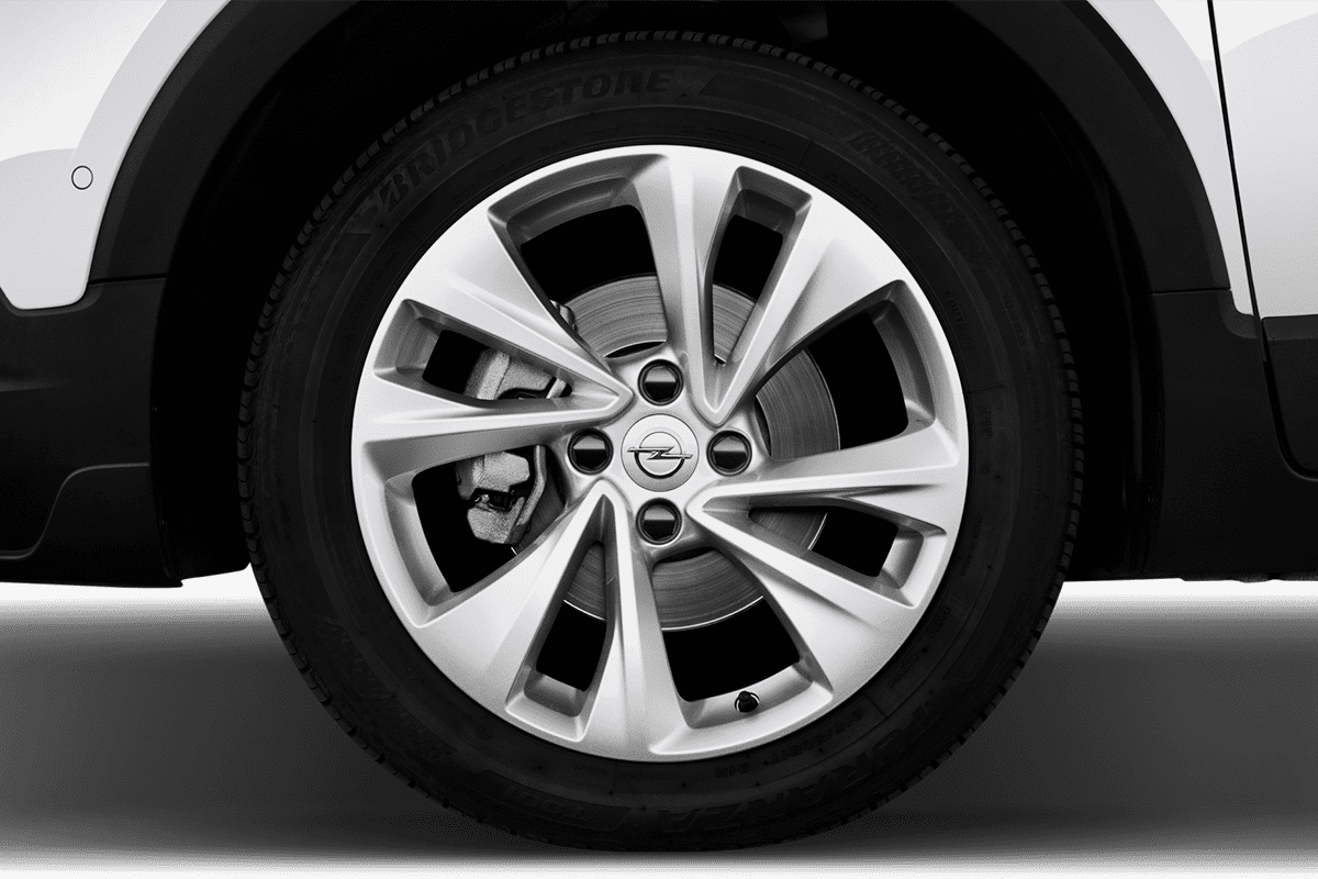 Radkappe oder Felge eines Opel Crossland X LPG