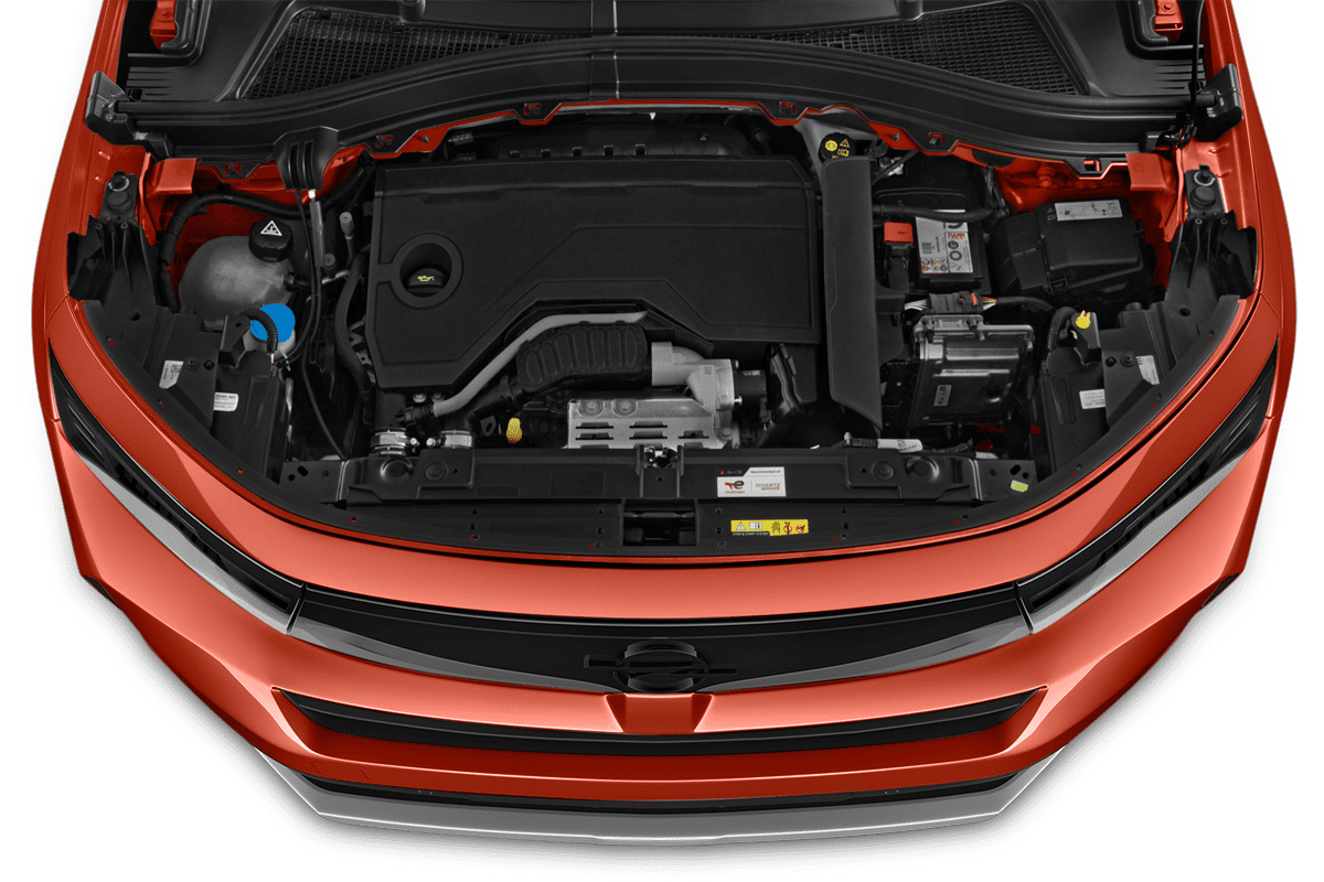 Motorraum eines Opel Frontera