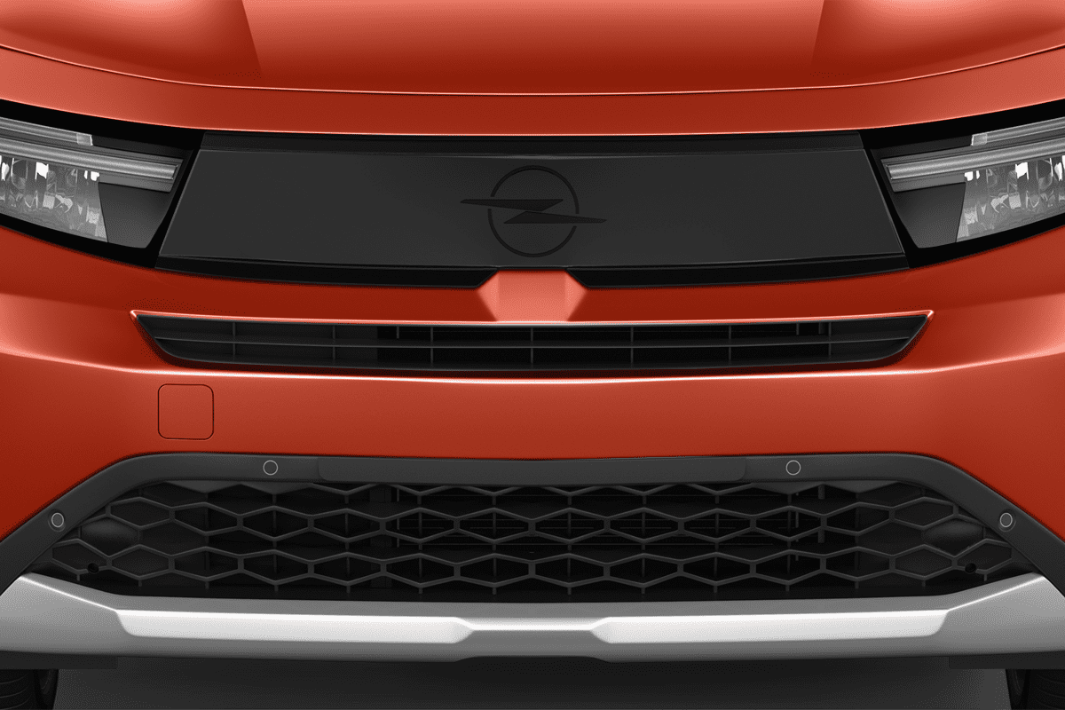 Kühlergrill eines Opel Frontera