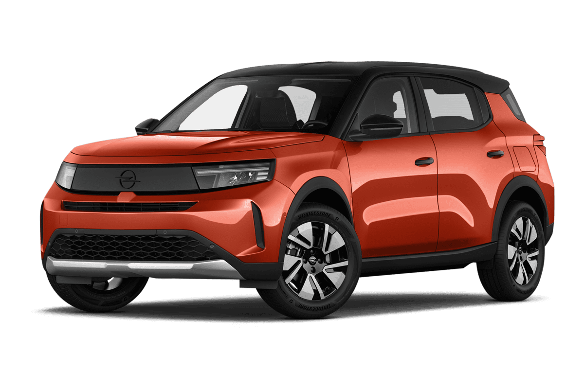 Tiefe, schräge Heckansicht eines Opel Frontera, freigestellt