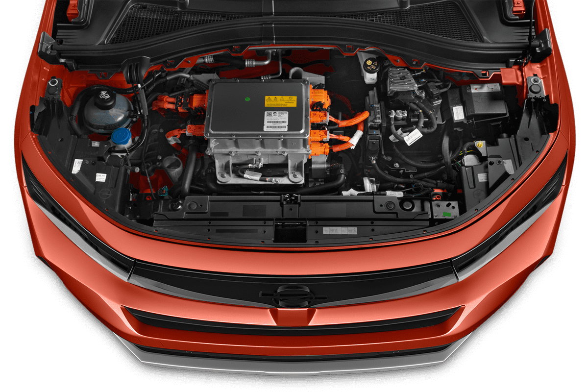 Motorraum eines Opel Frontera Electric 