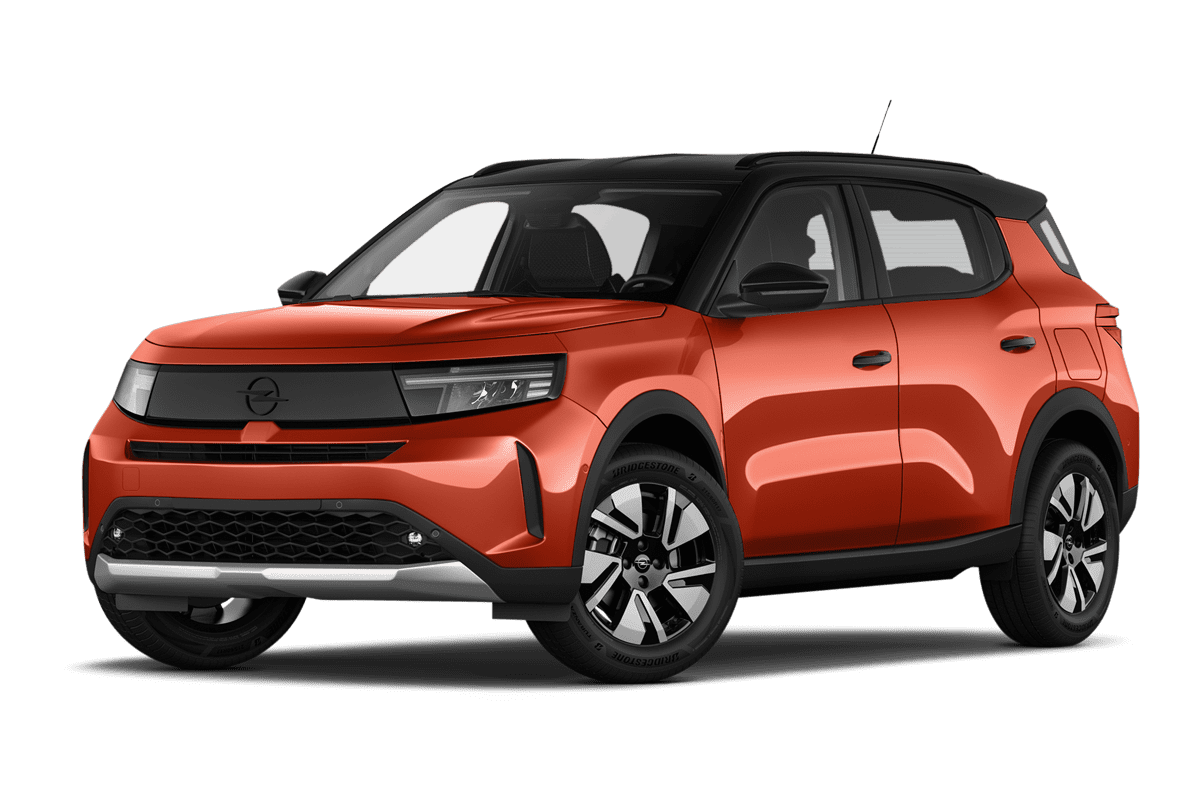 Tiefe, schräge Heckansicht eines Opel Frontera Electric , freigestellt