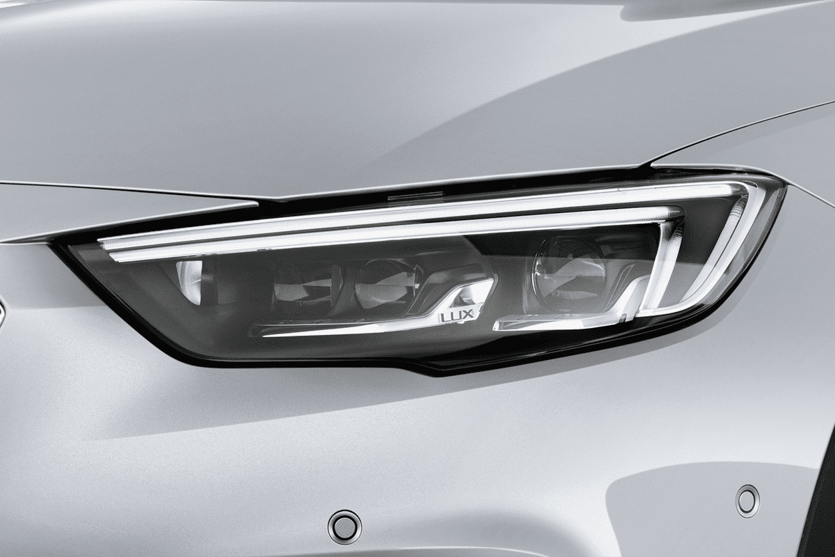 Frontscheinwerfer eines Opel Insignia Country Tourer