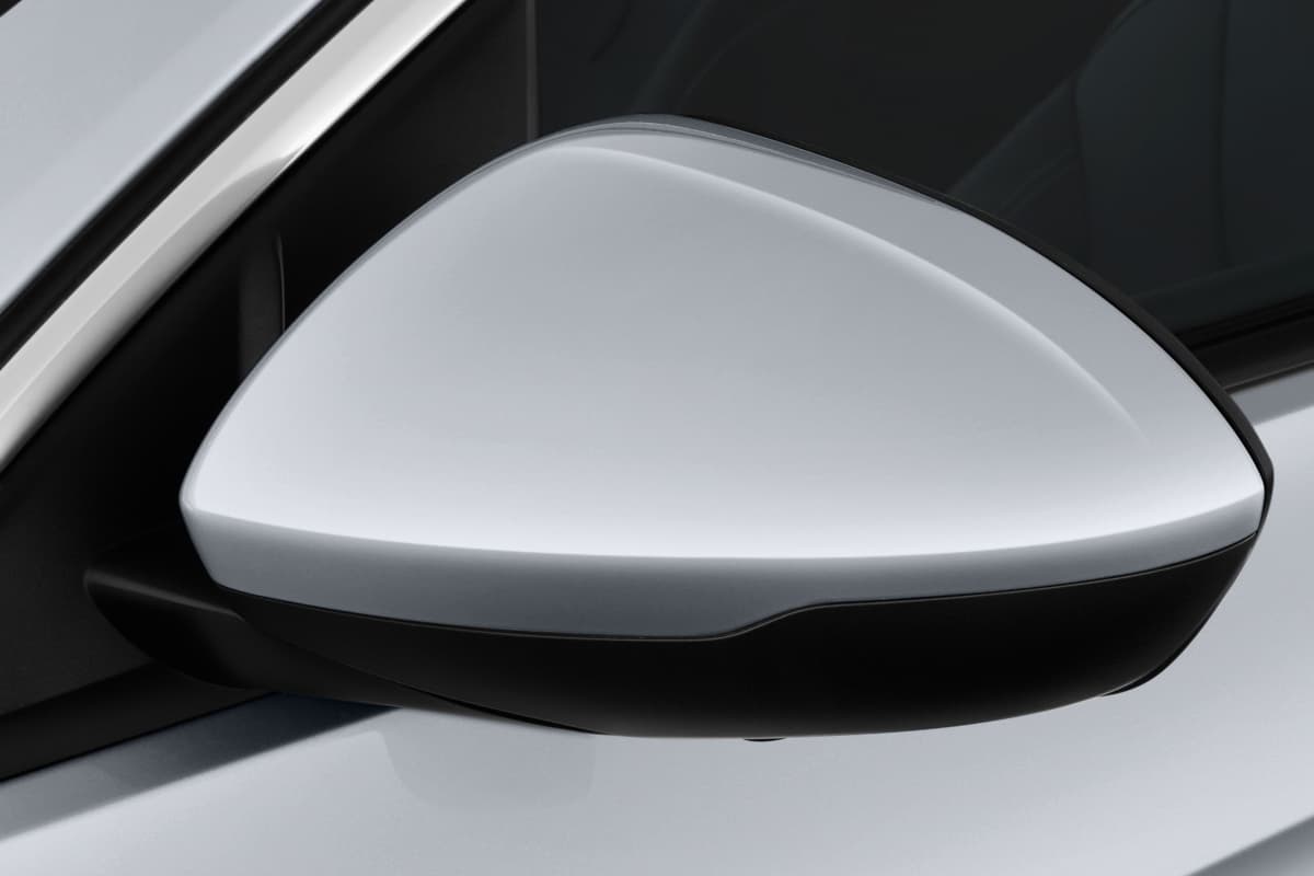 Rückspiegel eines Opel Insignia Country Tourer