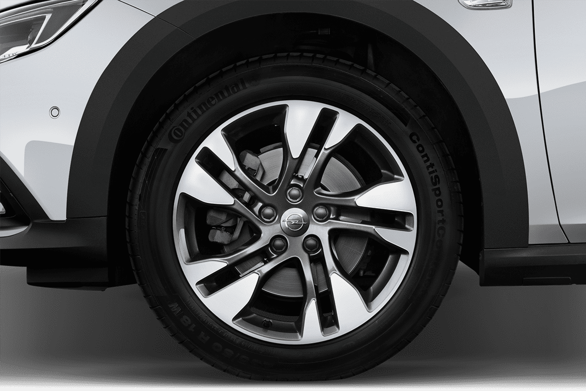 Radkappe oder Felge eines Opel Insignia Country Tourer