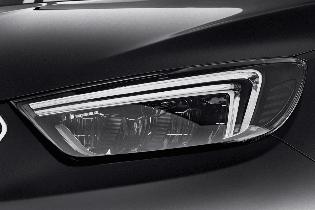 Frontscheinwerfer eines Opel Mokka X LPG