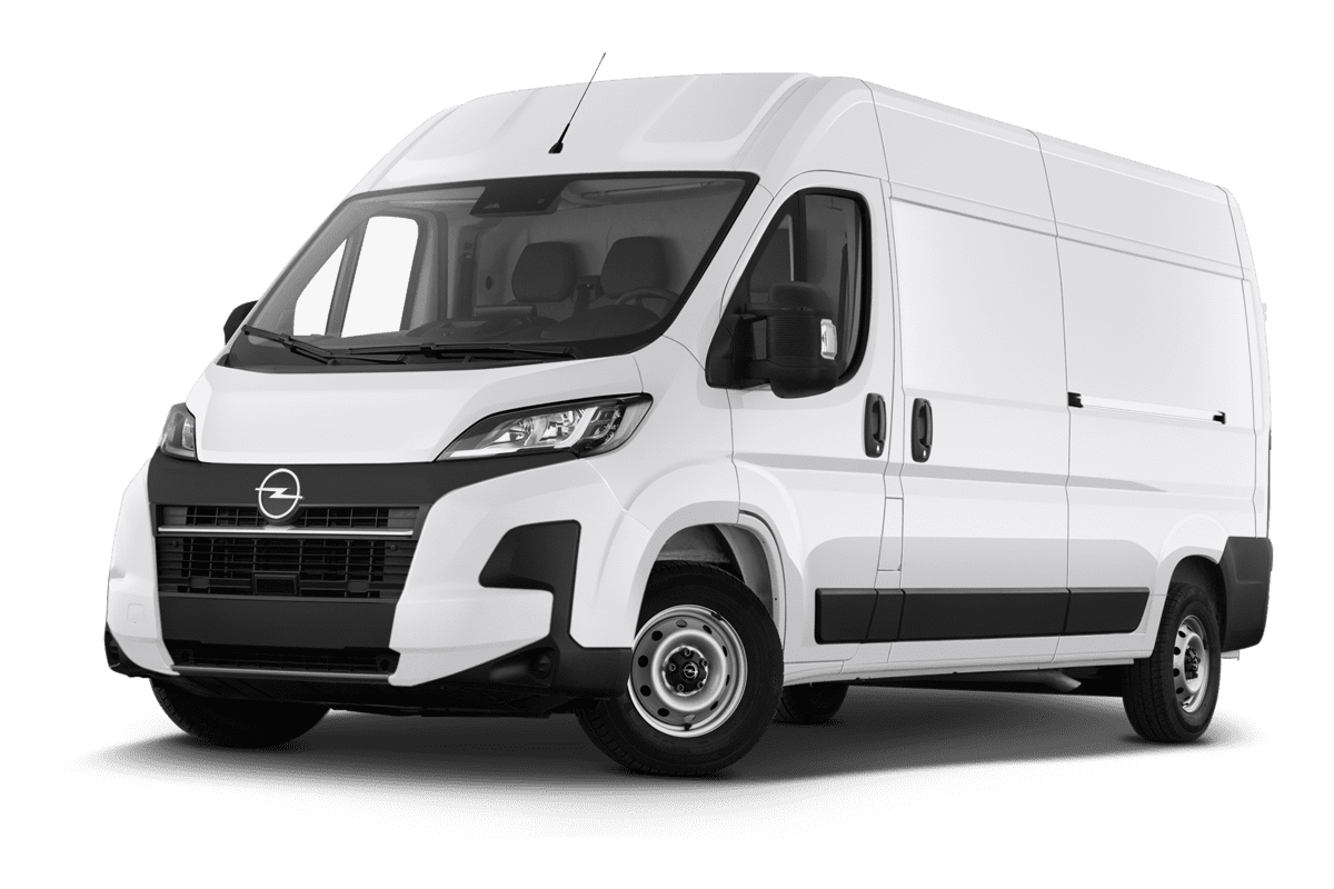 Tiefe, schräge Heckansicht eines Opel Movano Kastenwagen, freigestellt